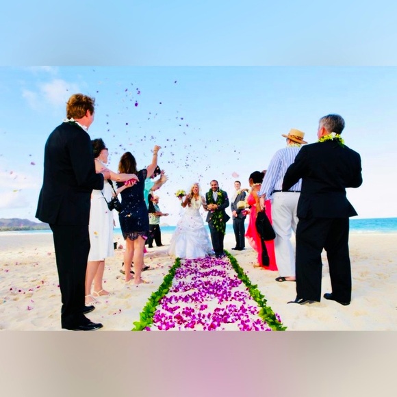 Meet your Posher, Kristina aka MamaBee 🐝 - Picture 6 of 6